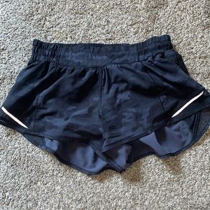 lulu 2.5 camo shorts